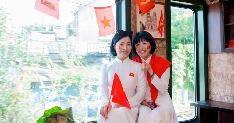 “Chở mùa Xuân về”: Hành trình đánh thức ký ức văn hóa trên những chuyến tàu đầu năm