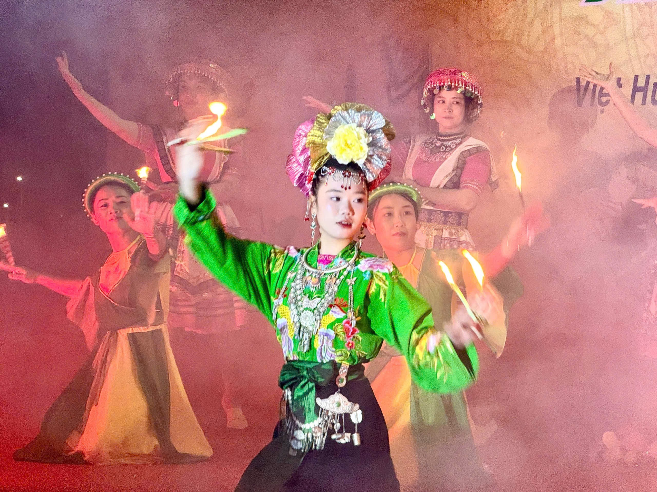 7-dao-mau-1767699589 7-dao-mau-1767699589.jpg