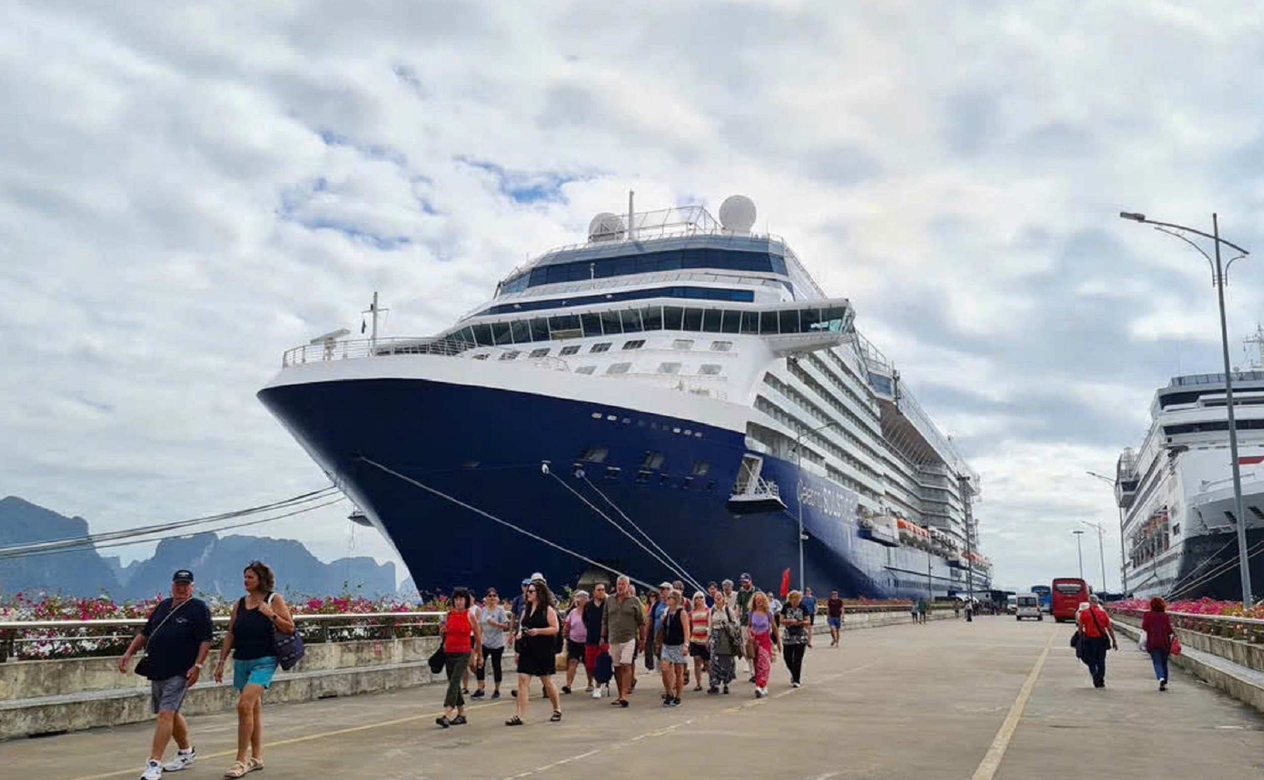 cang-tau-ha-long3-1767535191-1 cang-tau-ha-long3-1767535191.jpg