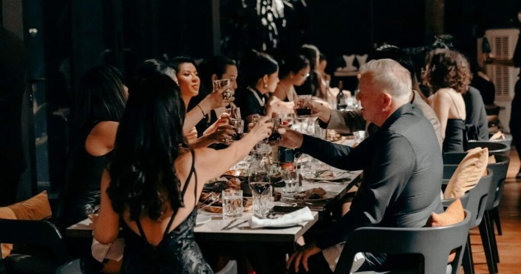 Khám phá ẩm thực quốc tế ở TPHCM: Hành trình từ bàn ăn đến quầy bar