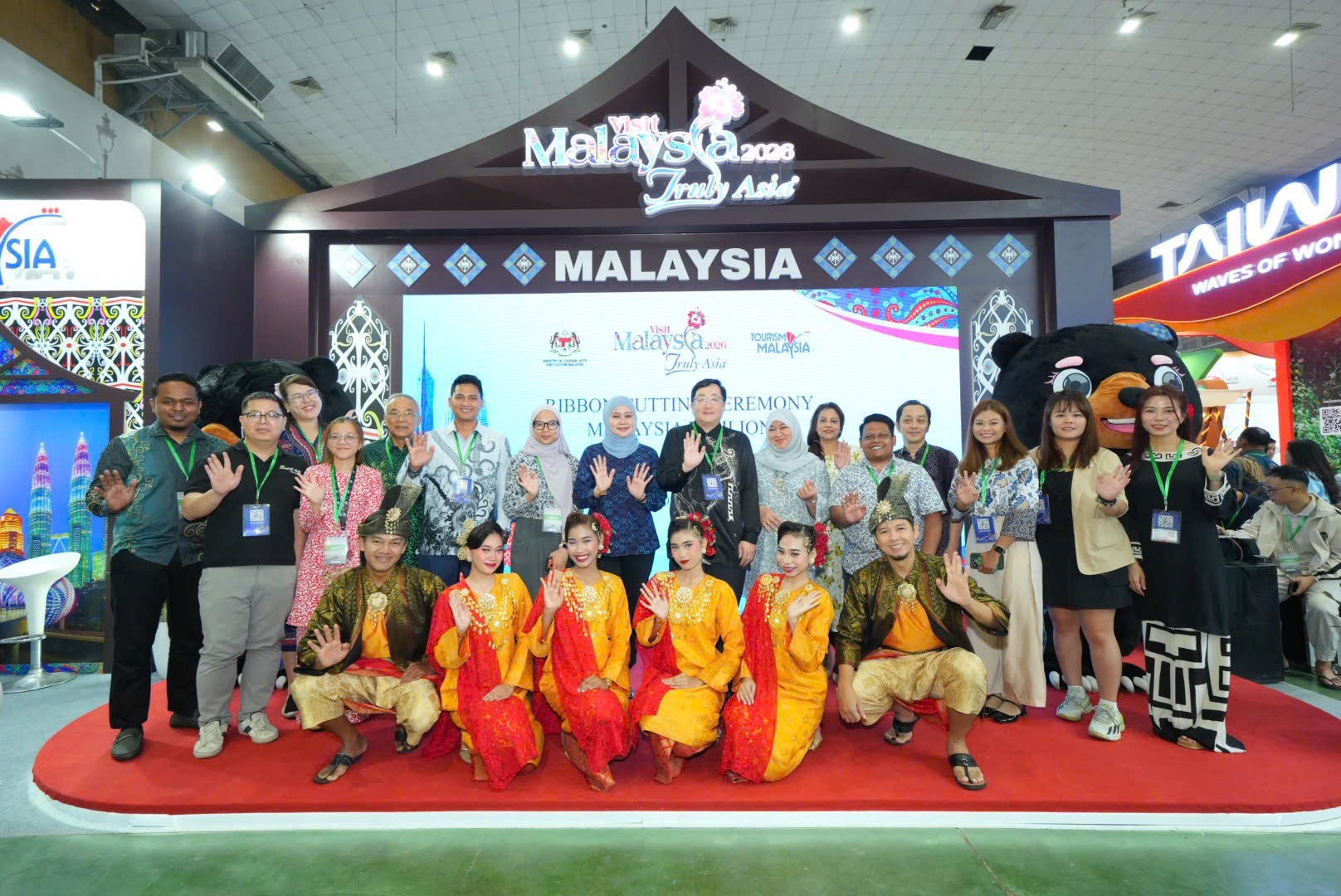 photo-group-1775825526 photo-group-1775825526.JPG