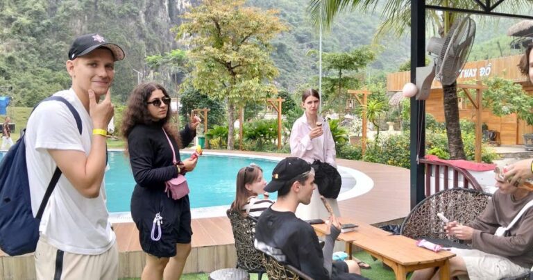 Điểm du lịch đồi rừng ở bờ bắc vịnh Cửa Lục thu hút khách du lịch