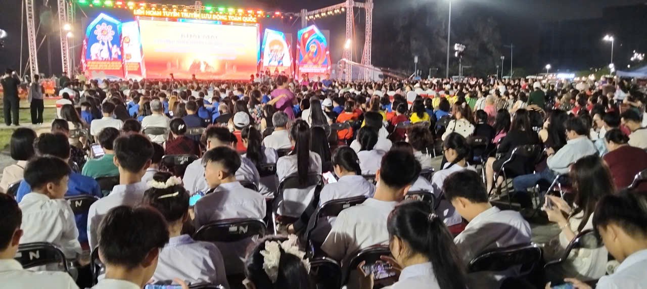 Khai mạc Liên hoan Tuyên truyền lưu động toàn quốc tại Quảng Ninh