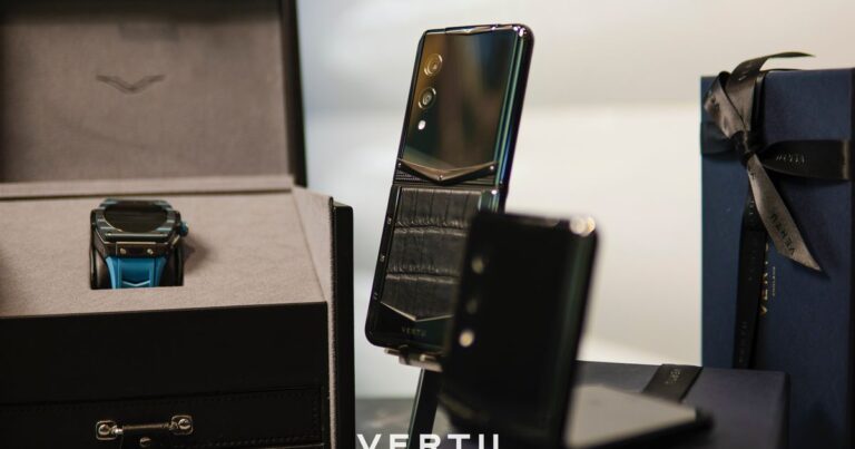 Thị trường smartphone cao cấp dịch chuyển khỏi cuộc đua cấu hình