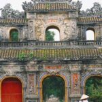 Khảm sành sứ: Điểm nhấn độc bản của kiến trúc cung đình Huế